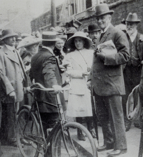 Charles Tanfield Vatchell 10-08-1912 is that Eleanor next to him?